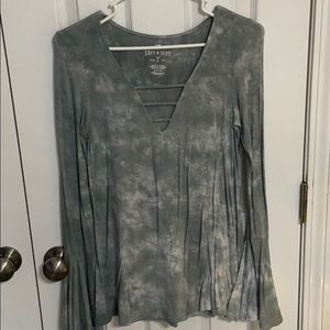 American Eagle Outfitters Gray Tie-Dye Long Sleeve V-Neck Top